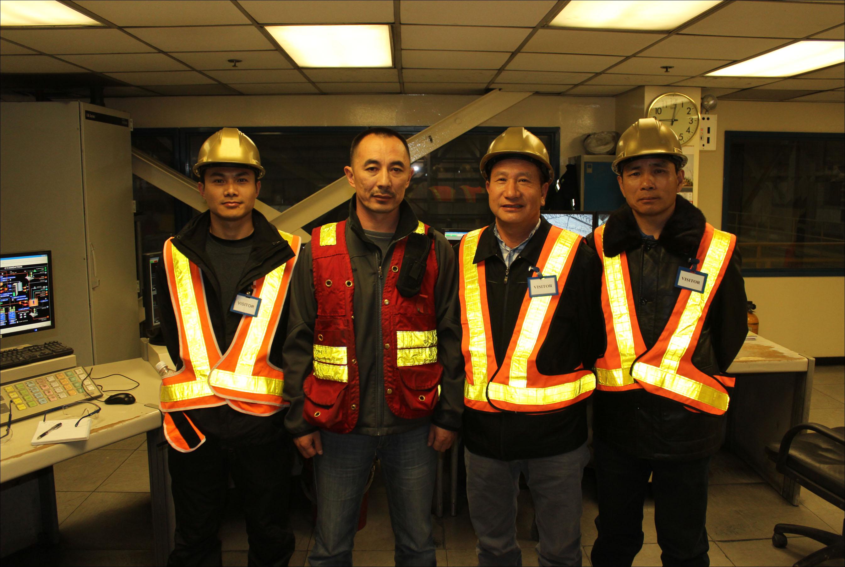 1972134575259451392.jpg 公司董事长陈茂春率团考察吉尔吉斯斯坦库姆托尔金矿.jpg