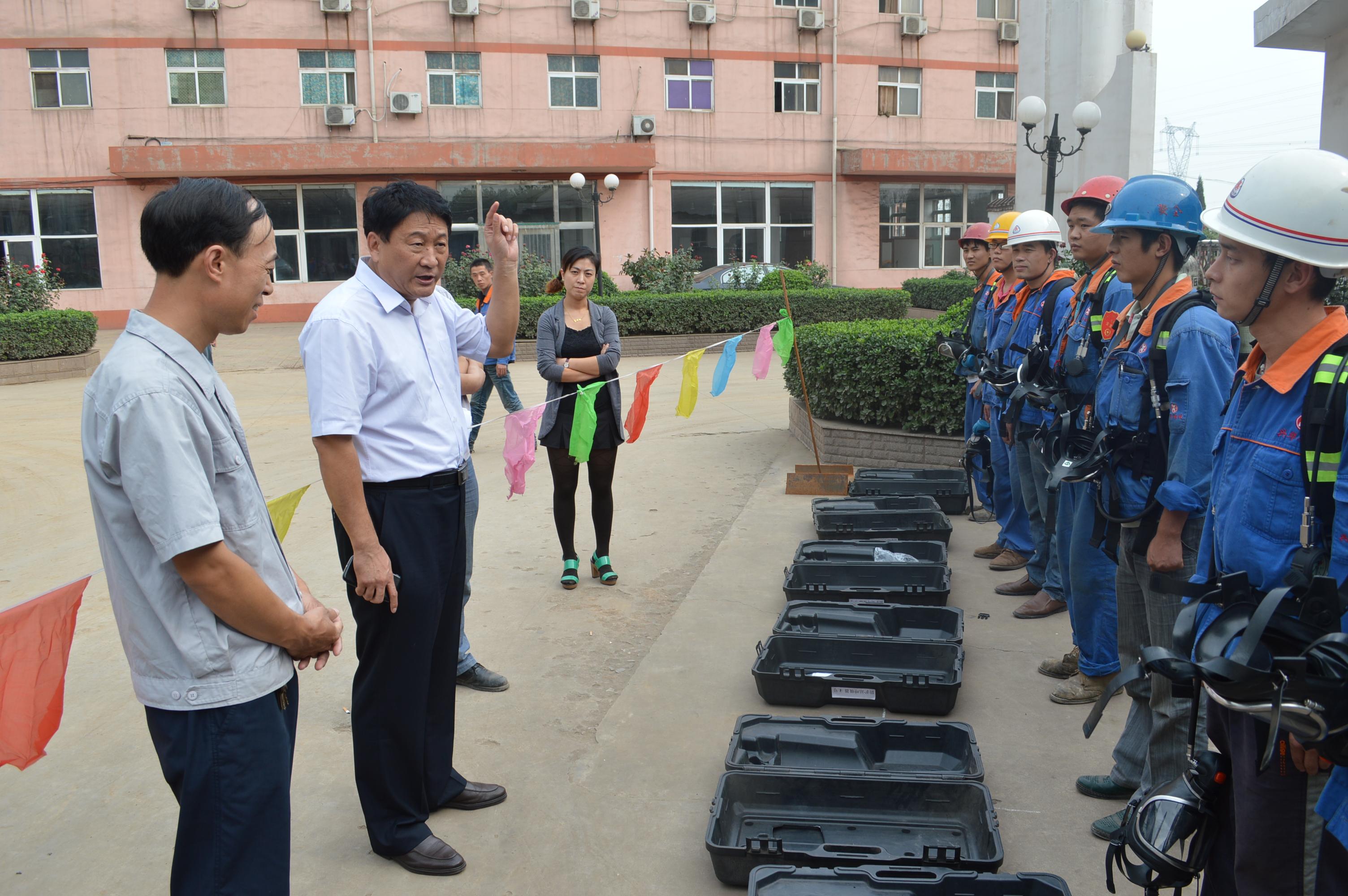 1973282519941554176.jpg 安监局领导到公司对参加河北省煤防大比武训练情况进行督导1.jpg